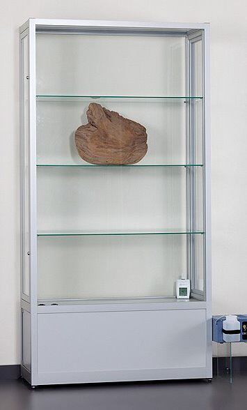 Glasvitrine V8 1000-O-TECH, staubdicht und beleuchtet Glasvitrine V8 1000-O-TECH, staubdicht und beleuchtet