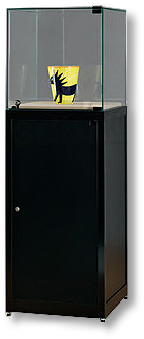 Standvitrine mit Glassturz Standvitrine mit Glassturz